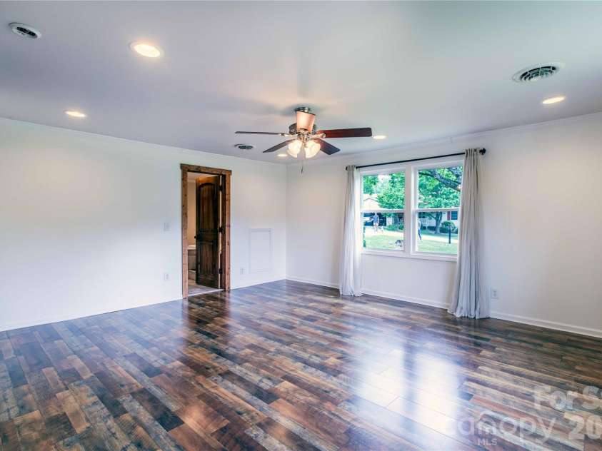 15 Bowman Ridge Road, Hendersonville, NC 28739.  MLS# CAR4369770, YatesRealty ID 26608. Primary Bedroom