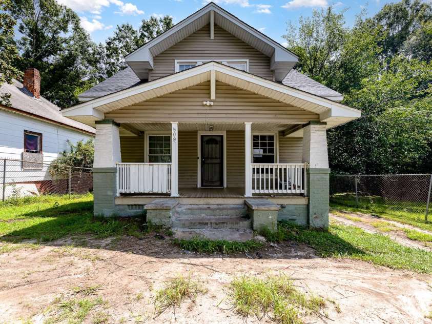 509 Cable Street, High Point, NC 27260.  MLS# CAR4282889, YatesRealty ID 26608. 