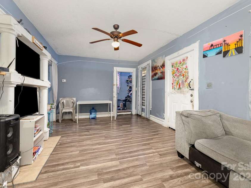 509 Cable Street, High Point, NC 27260.  MLS# CAR4282889, YatesRealty ID 26608. 