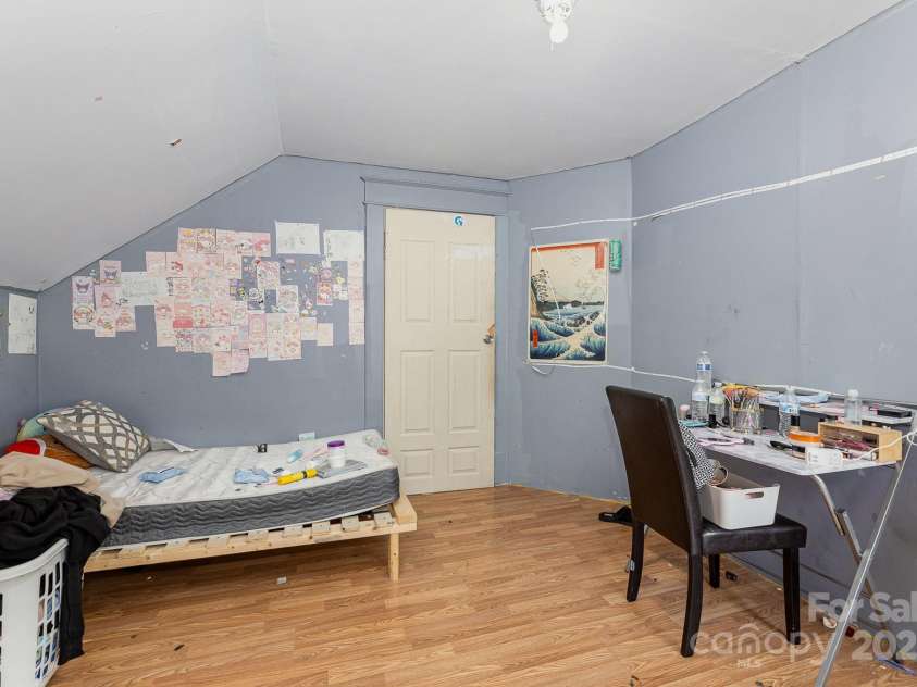 509 Cable Street, High Point, NC 27260.  MLS# CAR4282889, YatesRealty ID 26608. 
