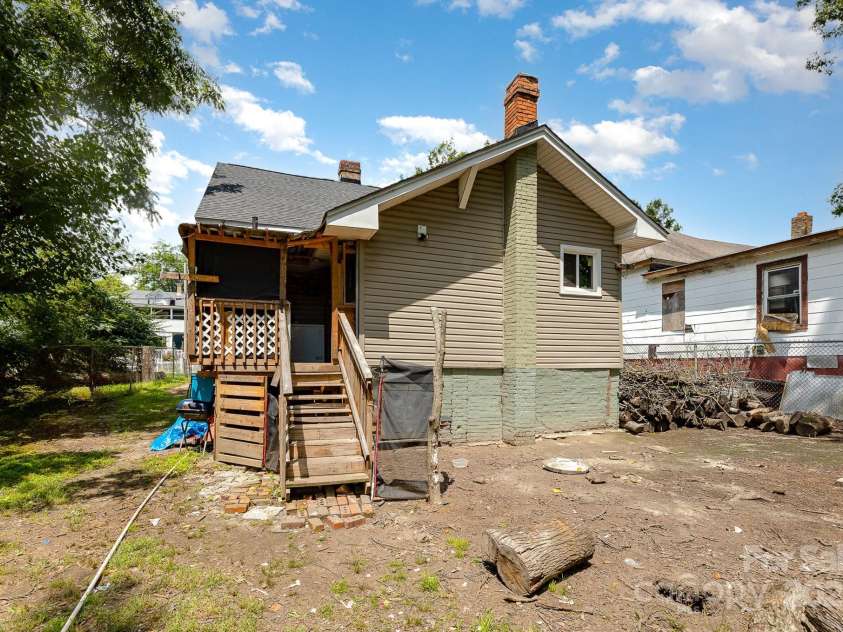 509 Cable Street, High Point, NC 27260.  MLS# CAR4282889, YatesRealty ID 26608. 