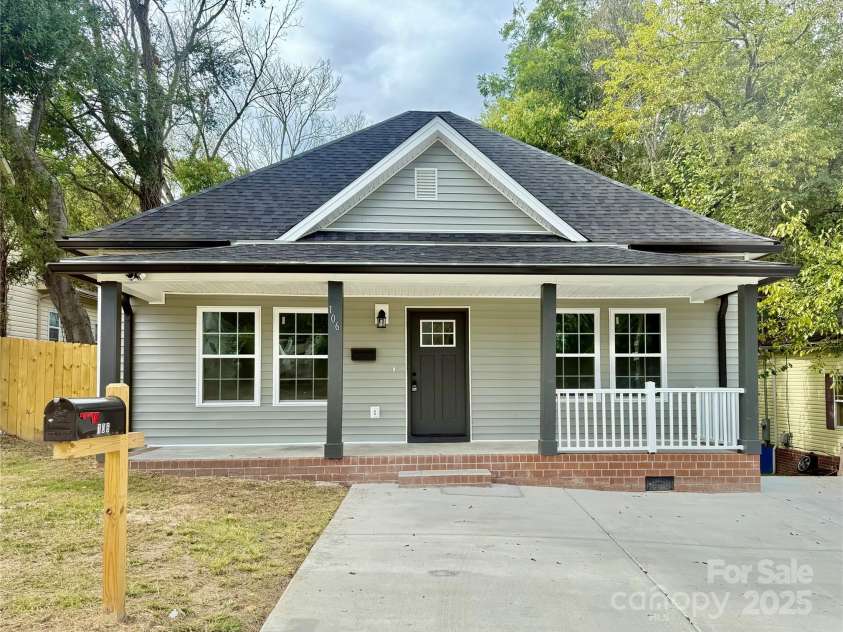 106 Market Street, Lancaster, SC 29720.  MLS# CAR4309751, YatesRealty ID 2661. 