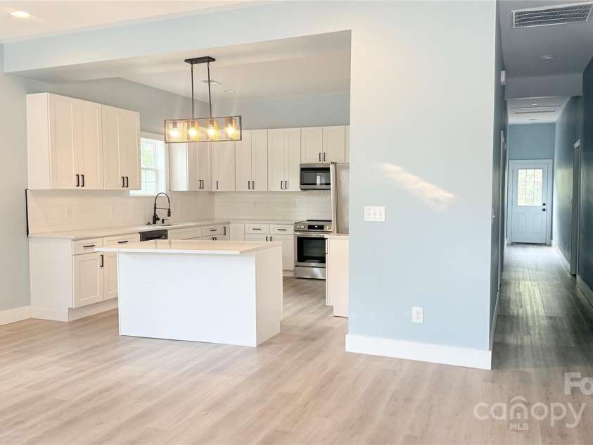 106 Market Street, Lancaster, SC 29720.  MLS# CAR4309751, YatesRealty ID 2661. 