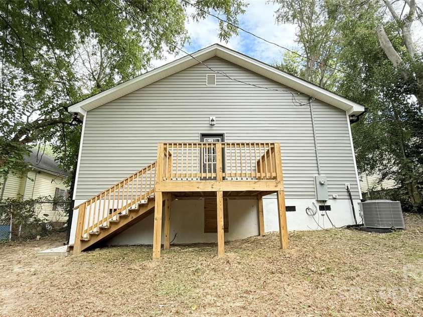 106 Market Street, Lancaster, SC 29720.  MLS# CAR4309751, YatesRealty ID 2661. 