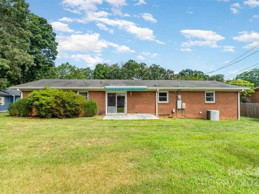 210 Brook Street, Kannapolis, NC 28083.  MLS# CAR4282893, YatesRealty ID 26610. 