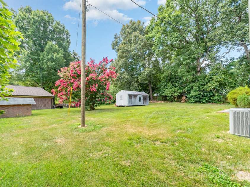 210 Brook Street, Kannapolis, NC 28083.  MLS# CAR4282893, YatesRealty ID 26610. 