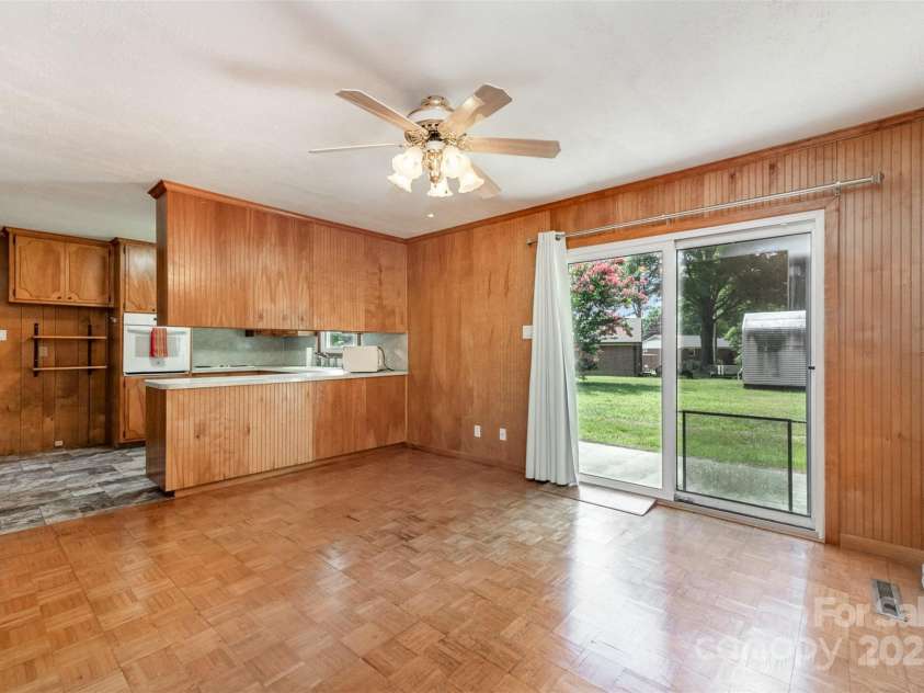 210 Brook Street, Kannapolis, NC 28083.  MLS# CAR4282893, YatesRealty ID 26610. 