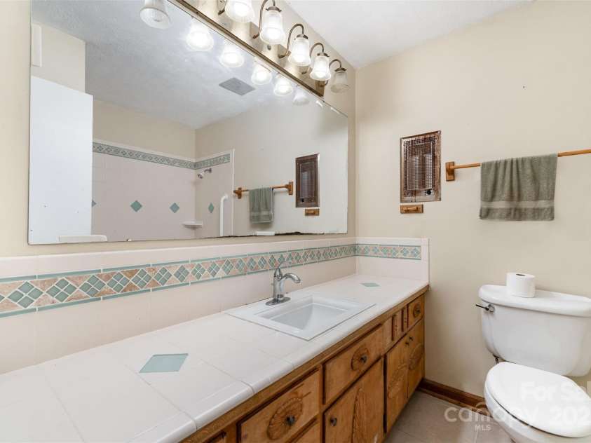 210 Brook Street, Kannapolis, NC 28083.  MLS# CAR4282893, YatesRealty ID 26610. 