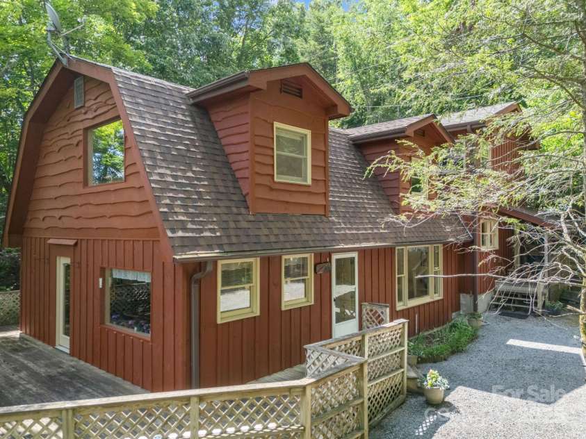 150 Marcellina Drive, Fairview, NC 28730.  MLS# CAR4279667, YatesRealty ID 26611. 50 Marcellina Drive