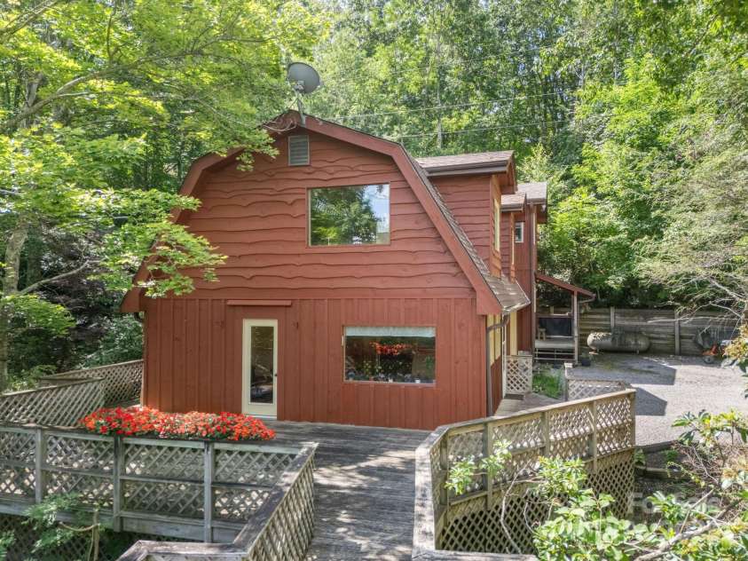 150 Marcellina Drive, Fairview, NC 28730.  MLS# CAR4279667, YatesRealty ID 26611. 50 Marcellina Drive