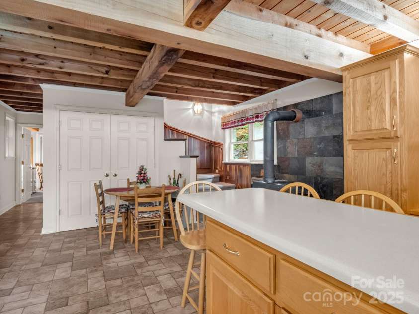 150 Marcellina Drive, Fairview, NC 28730.  MLS# CAR4279667, YatesRealty ID 26611. Eat-in kitchen