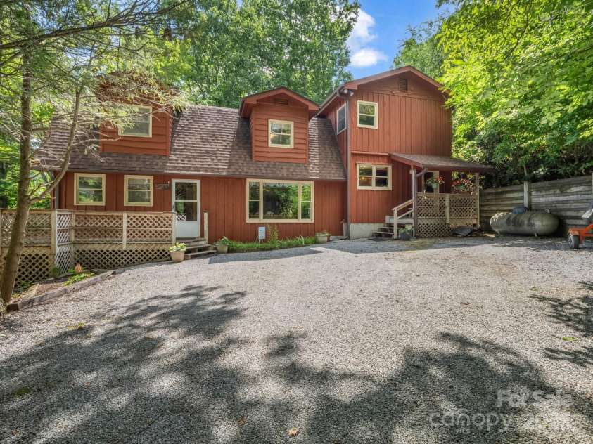 150 Marcellina Drive, Fairview, NC 28730.  MLS# CAR4279667, YatesRealty ID 26611. Welcome home to 150 Marcellina Drive!