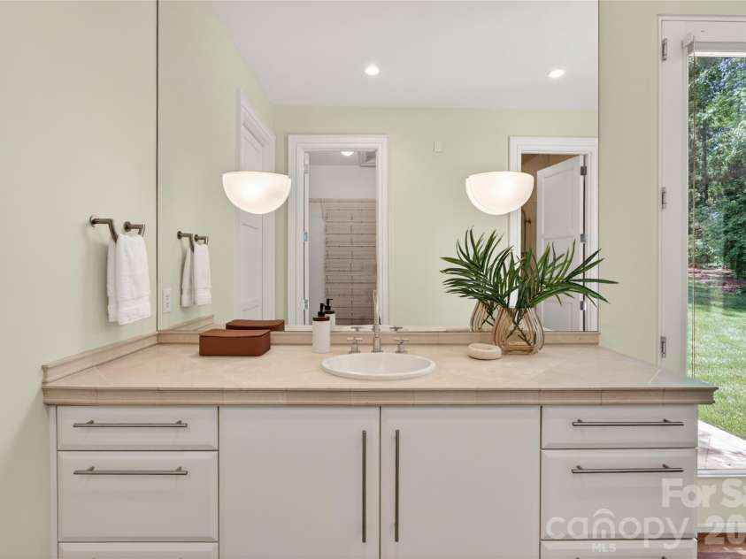 606 Ardrey Circle, Davidson, NC 28036.  MLS# CAR4280219, YatesRealty ID 26611. 