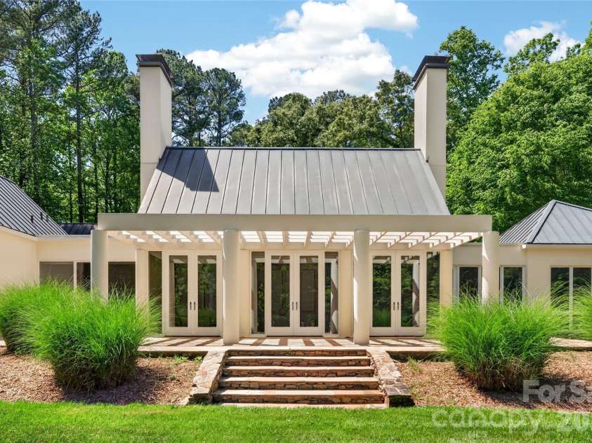 606 Ardrey Circle, Davidson, NC 28036.  MLS# CAR4280219, YatesRealty ID 26611. 