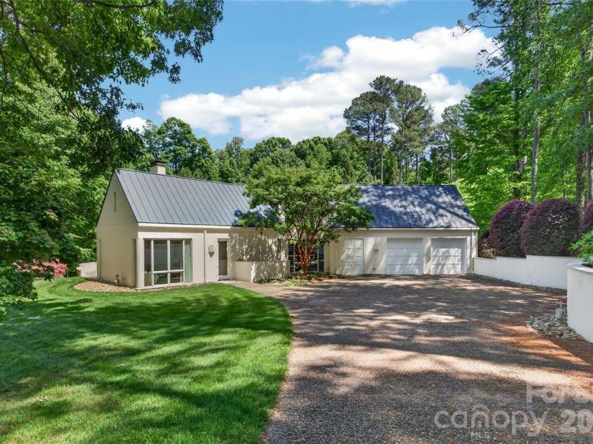 606 Ardrey Circle, Davidson, NC 28036.  MLS# CAR4280219, YatesRealty ID 26611. 