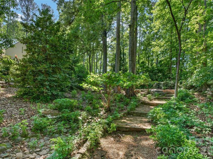606 Ardrey Circle, Davidson, NC 28036.  MLS# CAR4280219, YatesRealty ID 26611. 