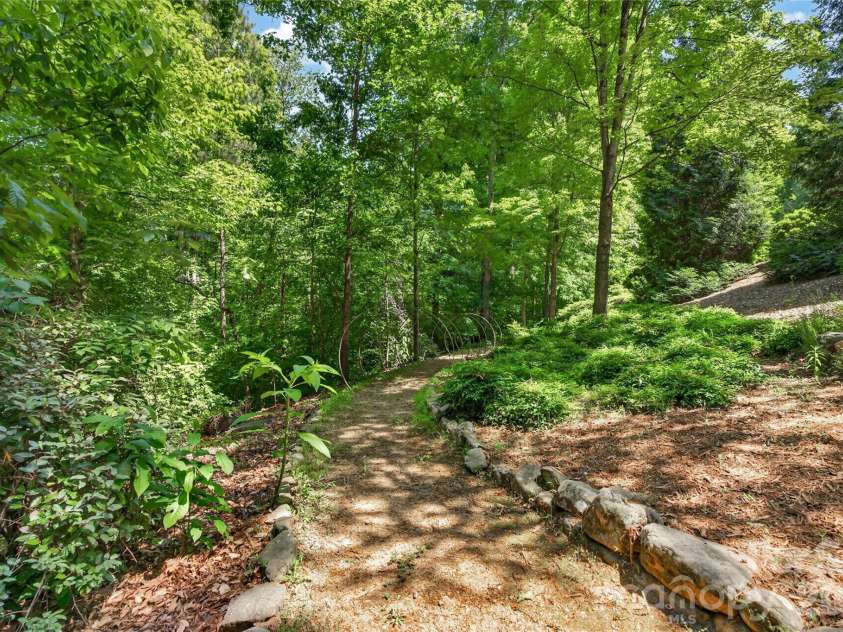 606 Ardrey Circle, Davidson, NC 28036.  MLS# CAR4280219, YatesRealty ID 26611. 