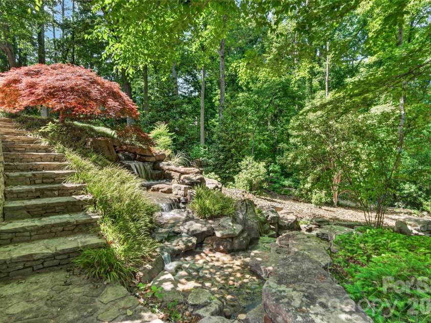 606 Ardrey Circle, Davidson, NC 28036.  MLS# CAR4280219, YatesRealty ID 26611. 