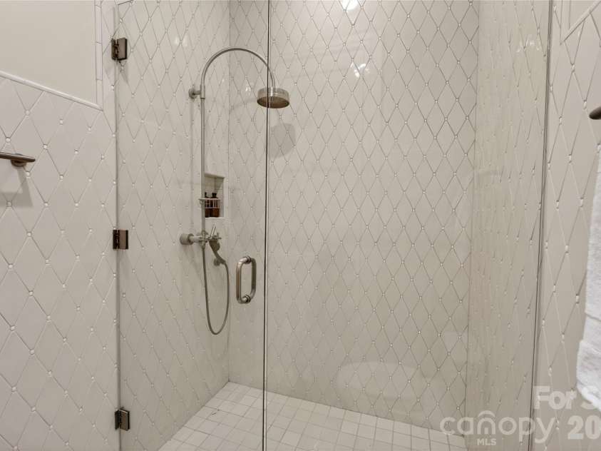 606 Ardrey Circle, Davidson, NC 28036.  MLS# CAR4280219, YatesRealty ID 26611. Bathroom 2