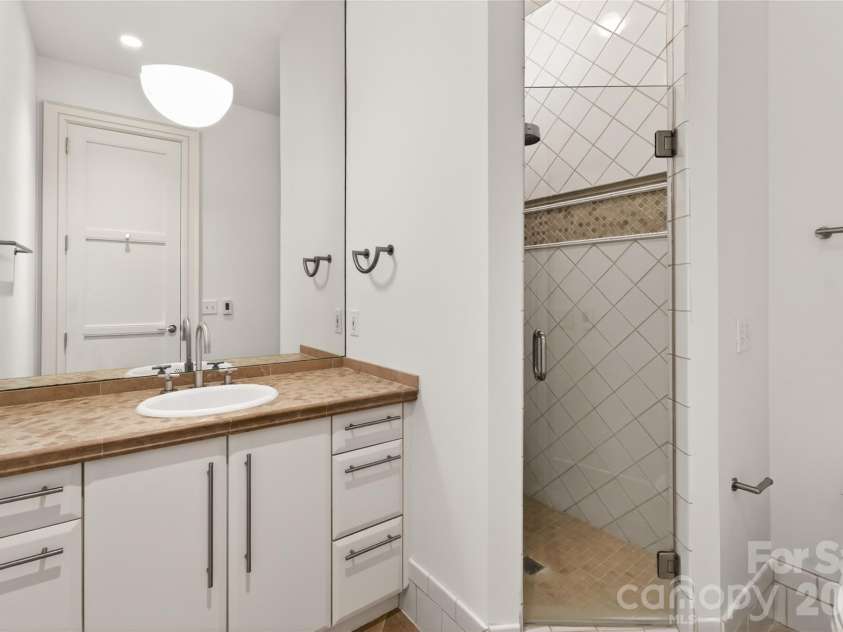606 Ardrey Circle, Davidson, NC 28036.  MLS# CAR4280219, YatesRealty ID 26611. Bathroom 3