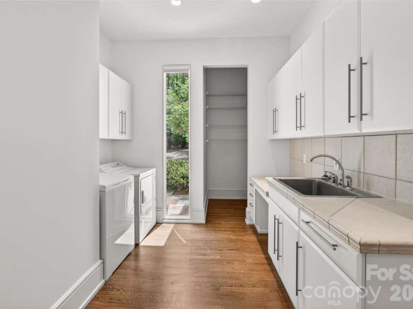 606 Ardrey Circle, Davidson, NC 28036.  MLS# CAR4280219, YatesRealty ID 26611. Large laundry room with sink and great storage.