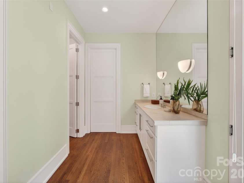 606 Ardrey Circle, Davidson, NC 28036.  MLS# CAR4280219, YatesRealty ID 26611. Primary bathroom