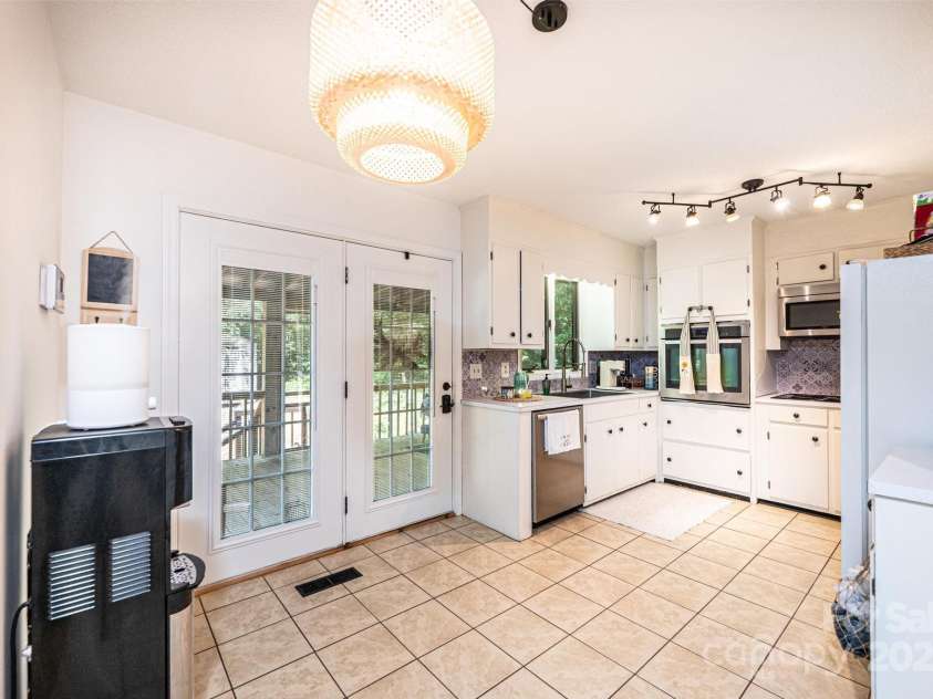 3776 Rams Club Place, Lenoir, NC 28645.  MLS# CAR4282916, YatesRealty ID 26612. 