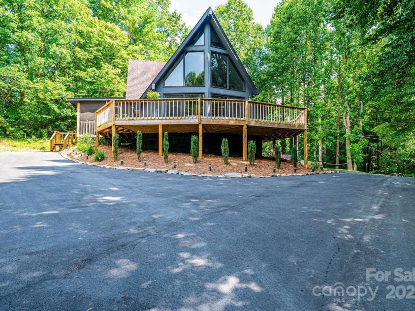 3776 Rams Club Place, Lenoir, NC 28645.  MLS# CAR4282916, YatesRealty ID 26612. 