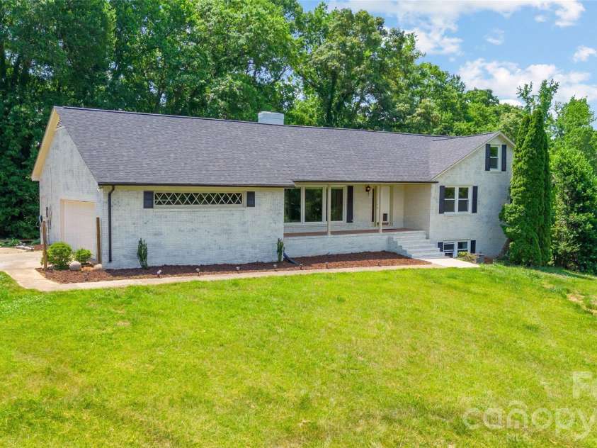 2004 Fountain Lane, Stanley, NC 28164.  MLS# CAR4385342, YatesRealty ID 26613. 