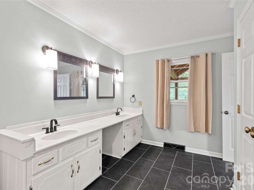 2004 Fountain Lane, Stanley, NC 28164.  MLS# CAR4385342, YatesRealty ID 26613. 