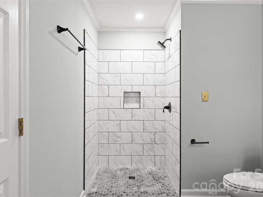 2004 Fountain Lane, Stanley, NC 28164.  MLS# CAR4385342, YatesRealty ID 26613. 