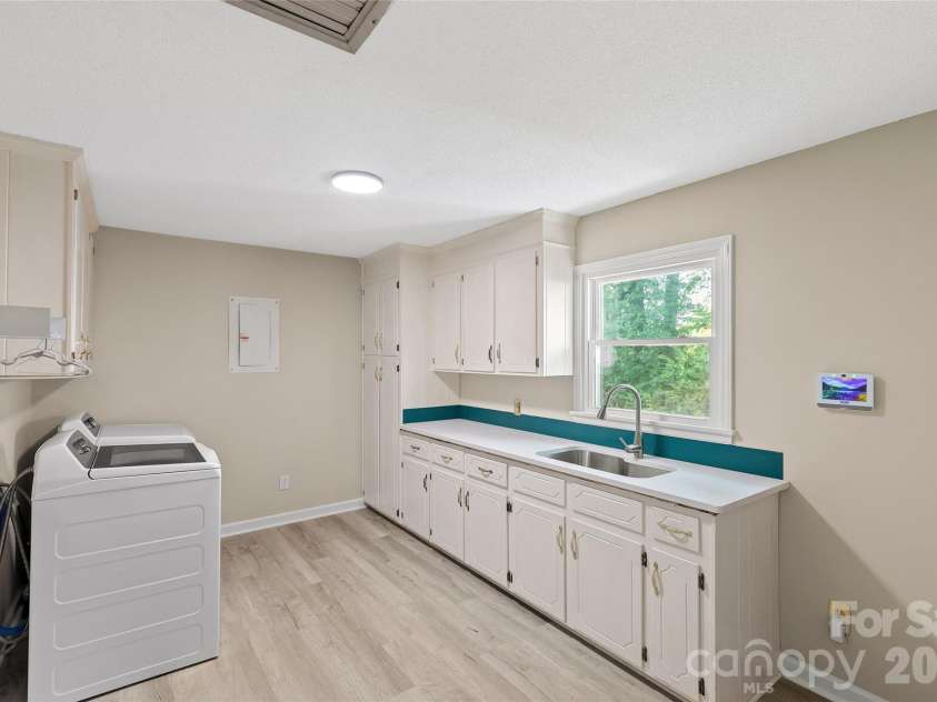 2004 Fountain Lane, Stanley, NC 28164.  MLS# CAR4385342, YatesRealty ID 26613. 