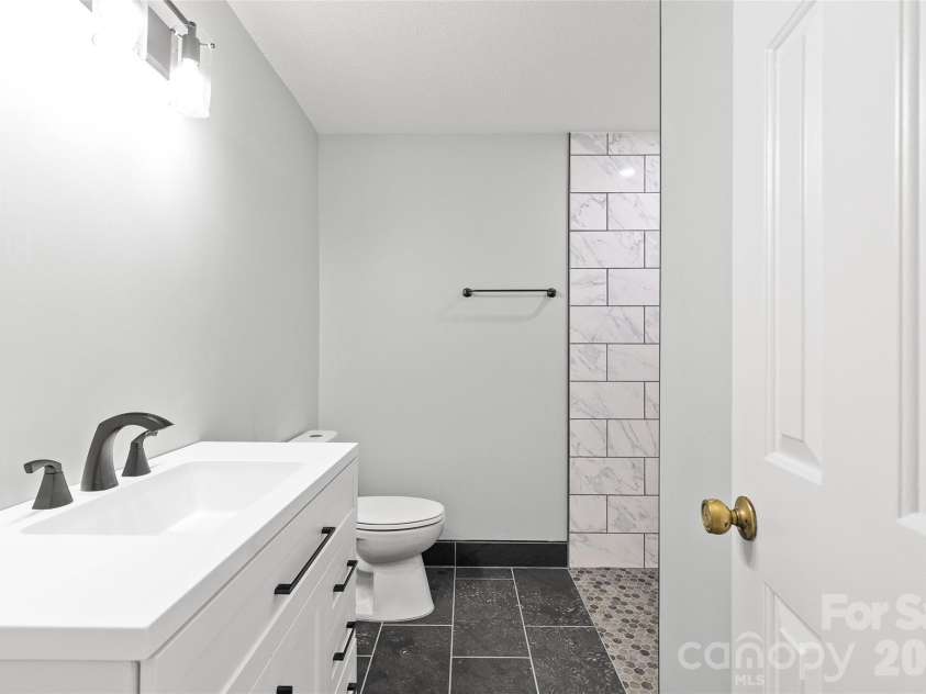 2004 Fountain Lane, Stanley, NC 28164.  MLS# CAR4385342, YatesRealty ID 26613. 