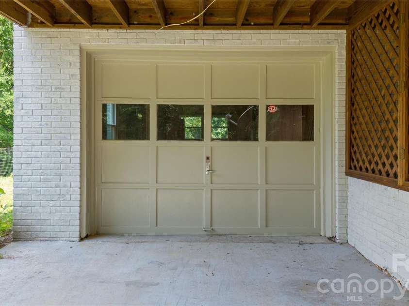 2004 Fountain Lane, Stanley, NC 28164.  MLS# CAR4385342, YatesRealty ID 26613. 