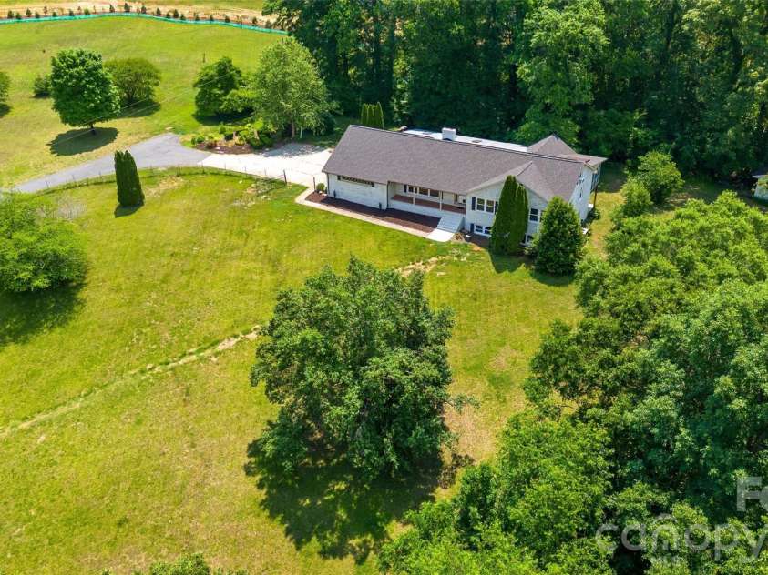 2004 Fountain Lane, Stanley, NC 28164.  MLS# CAR4385342, YatesRealty ID 26613. 