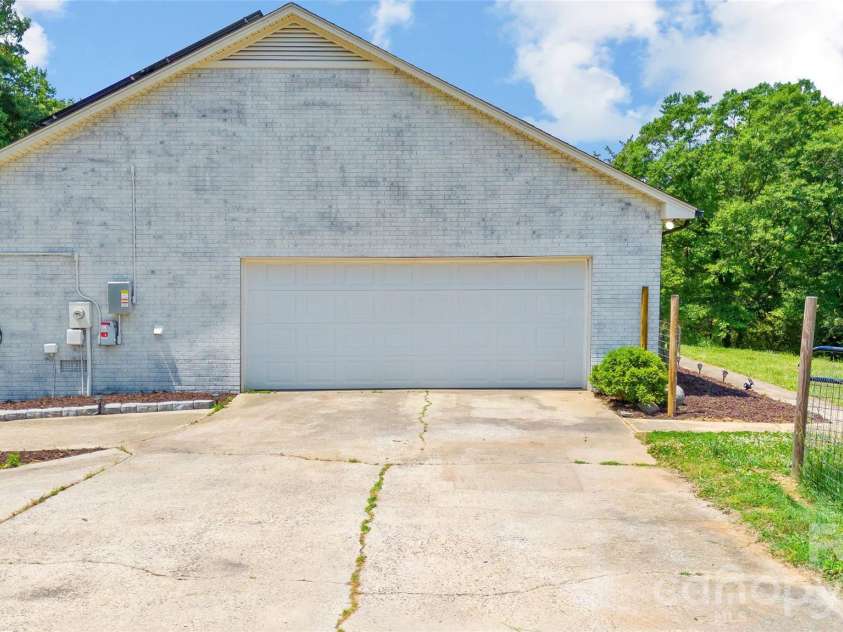 2004 Fountain Lane, Stanley, NC 28164.  MLS# CAR4385342, YatesRealty ID 26613. 