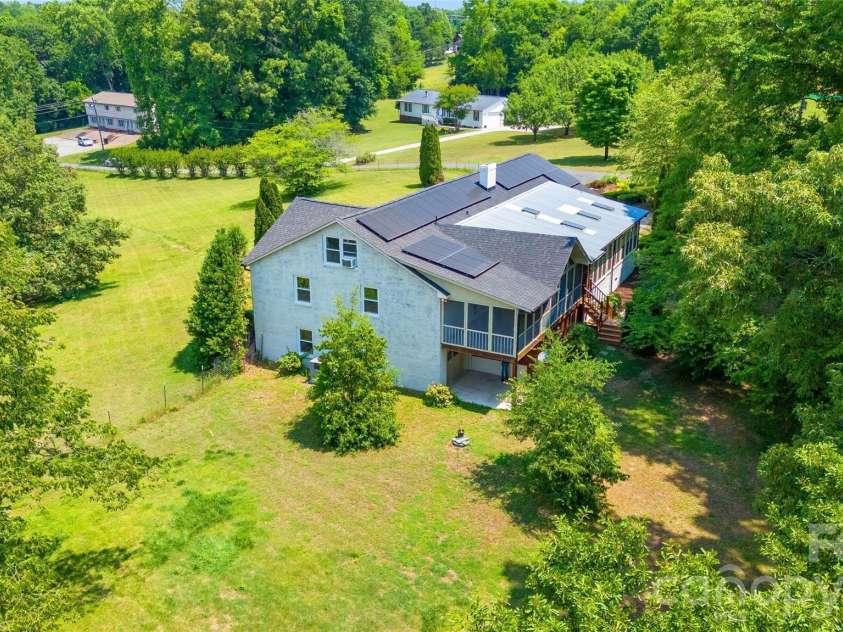 2004 Fountain Lane, Stanley, NC 28164.  MLS# CAR4385342, YatesRealty ID 26613. 