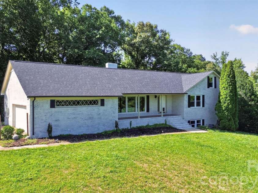 2004 Fountain Lane, Stanley, NC 28164.  MLS# CAR4385342, YatesRealty ID 26613. 