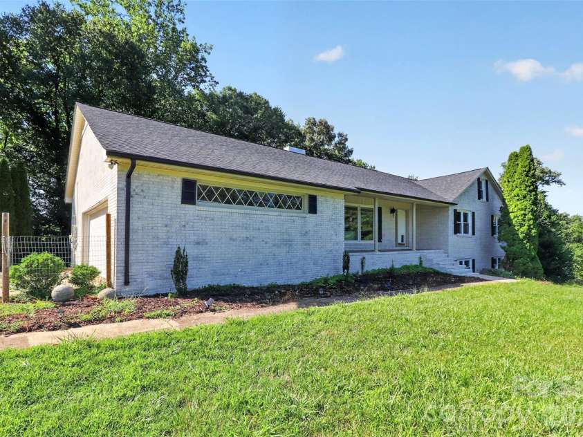 2004 Fountain Lane, Stanley, NC 28164.  MLS# CAR4385342, YatesRealty ID 26613. 
