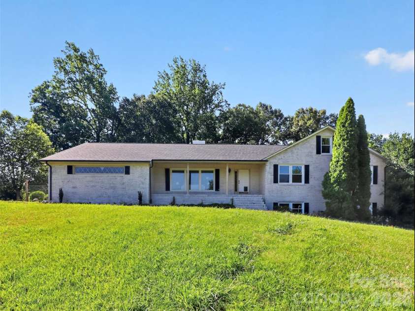 2004 Fountain Lane, Stanley, NC 28164.  MLS# CAR4385342, YatesRealty ID 26613. 
