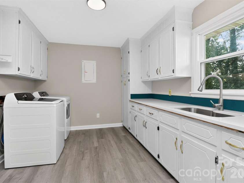 2004 Fountain Lane, Stanley, NC 28164.  MLS# CAR4385342, YatesRealty ID 26613. 