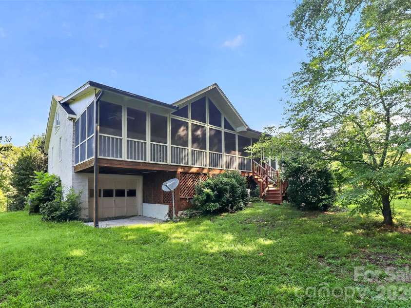 2004 Fountain Lane, Stanley, NC 28164.  MLS# CAR4385342, YatesRealty ID 26613. 