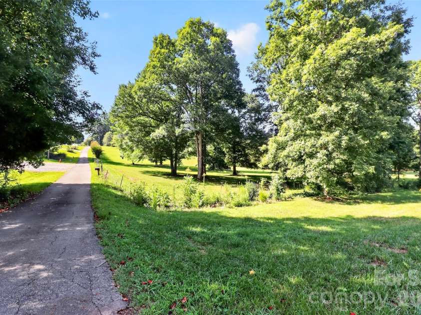2004 Fountain Lane, Stanley, NC 28164.  MLS# CAR4385342, YatesRealty ID 26613. 