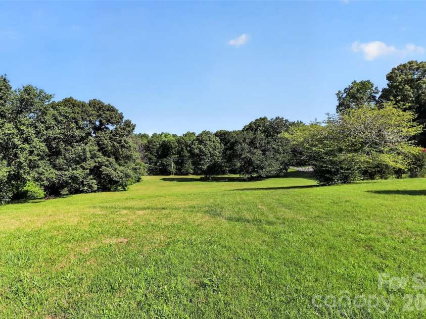 2004 Fountain Lane, Stanley, NC 28164.  MLS# CAR4385342, YatesRealty ID 26613. 