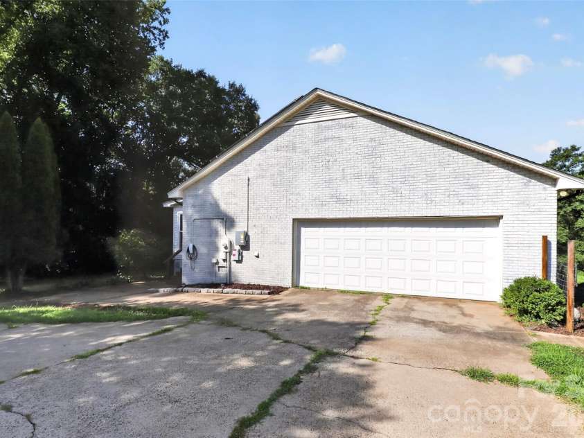 2004 Fountain Lane, Stanley, NC 28164.  MLS# CAR4385342, YatesRealty ID 26613. 
