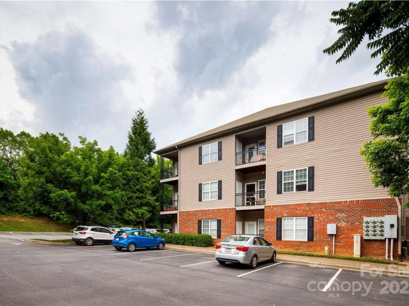 738 Appeldoorn Circle, Asheville, NC 28803.  MLS# CAR4274041, YatesRealty ID 26613. 