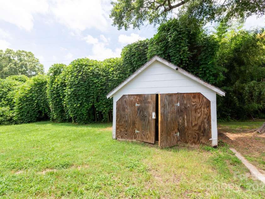 519 Rose Avenue, Kannapolis, NC 28083.  MLS# CAR4282227, YatesRealty ID 26615. 