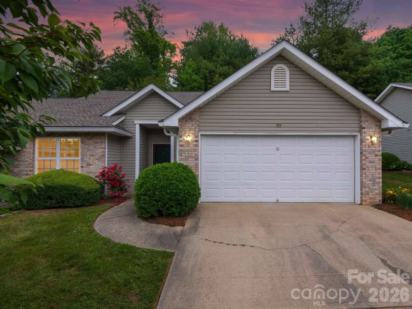 88 Wiltshire Circle, Fletcher, NC 28732.  MLS# CAR4381022, YatesRealty ID 26615. 