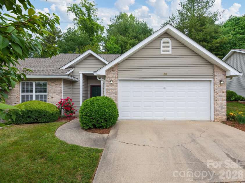 88 Wiltshire Circle, Fletcher, NC 28732.  MLS# CAR4381022, YatesRealty ID 26615. 