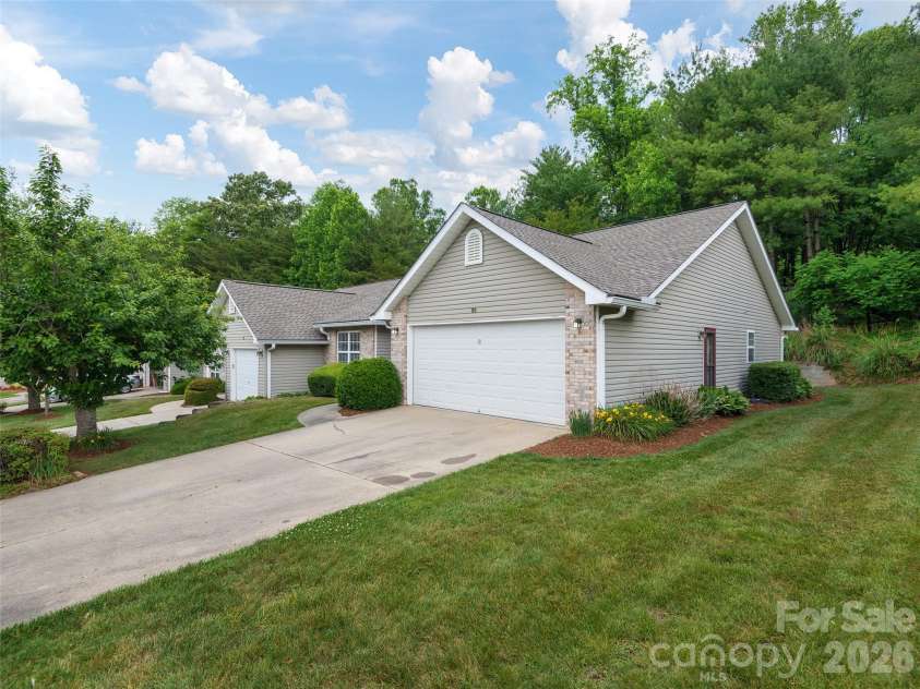 88 Wiltshire Circle, Fletcher, NC 28732.  MLS# CAR4381022, YatesRealty ID 26615. 